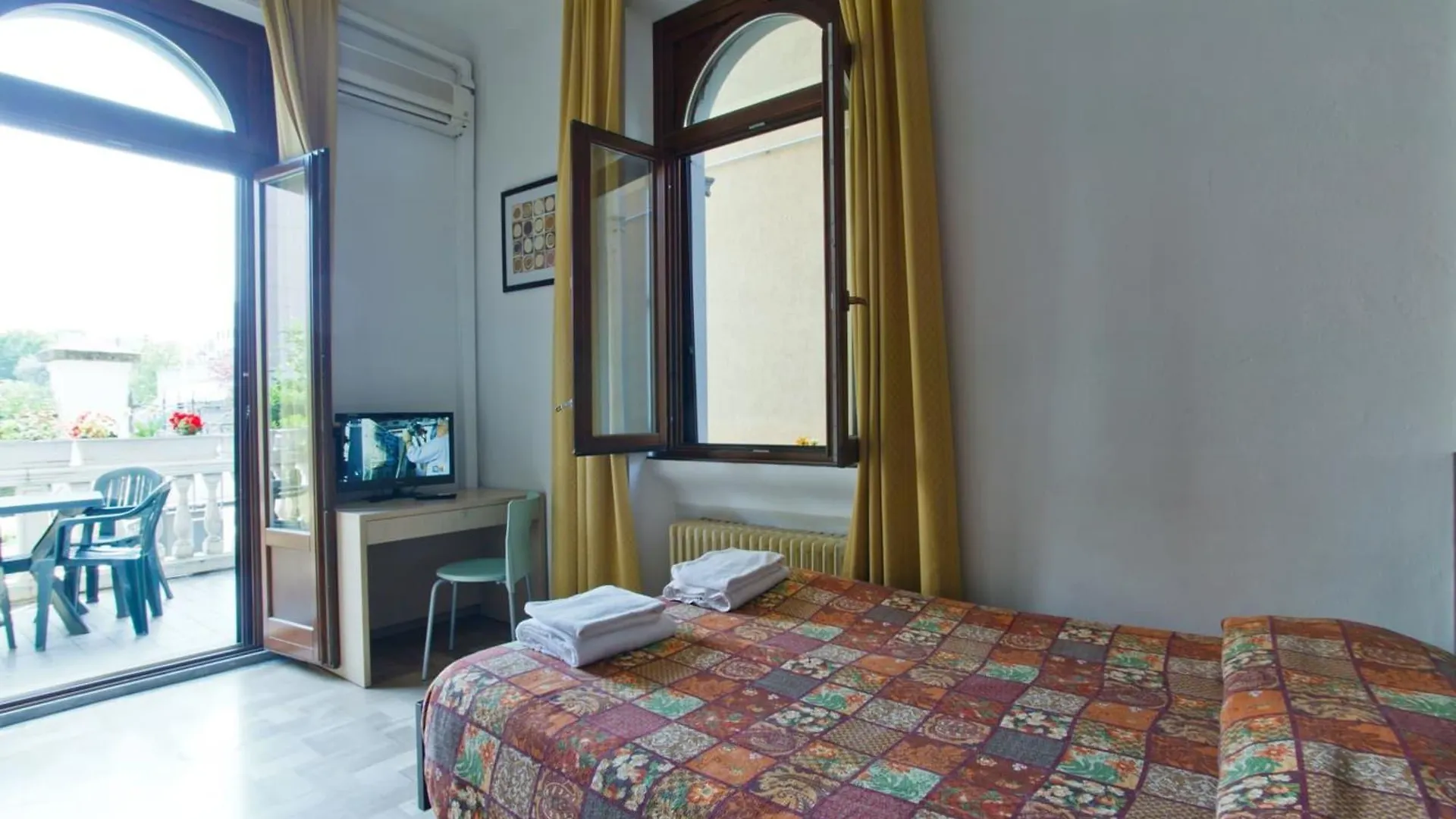 Villino Milano Hotel 2*, Milan Italy